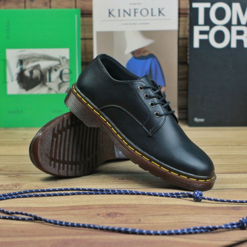 bungkusuku - Sepatu Formal Pria Docmart Kulit Kerja Kuliah Pantofel Hitam Coklat 39-43