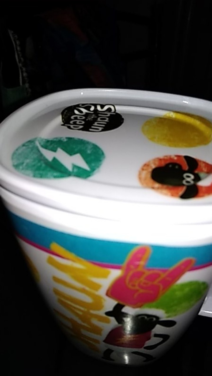 Onyx Cangkir Segi + Tutup / Square Mug + Cover Shaun The Sheep 340 Ml