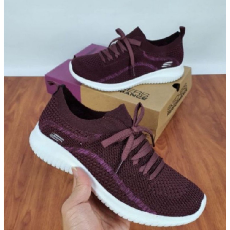 Sepatu wanita skechers merah maron size 37