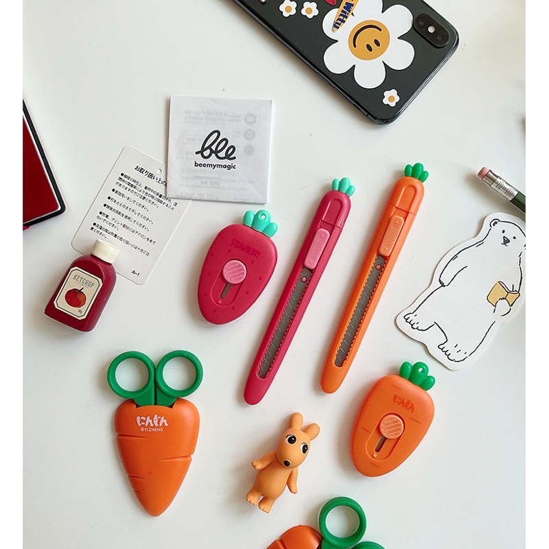 

Pisau Mini Cutter Wortel Carrot Strawberry Stoberi Silet Kecil Pemotong Kertas