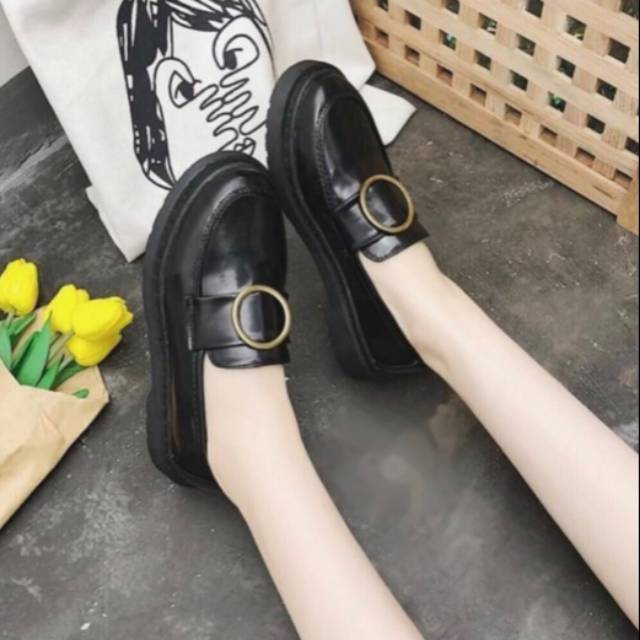 Sendal wanita elegan - docmart ring