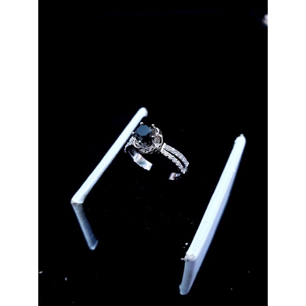 cincin mata 1 berlian hitam variasi bunga samping berlian putih