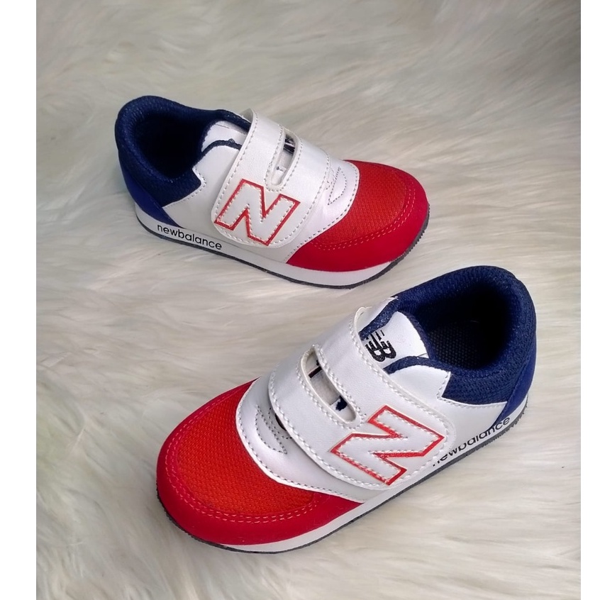 sepatu sneaker anak