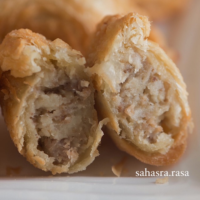 

Beef - Curry PUFF / Karipap Pusing - Daging Sapi