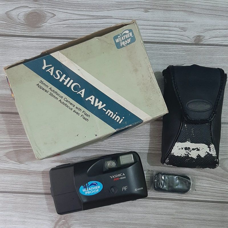 Kamera Analog Yashica AW Mini NOS
