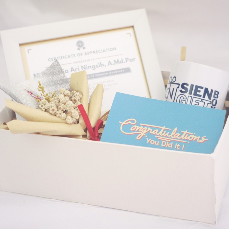 

Hadiah/Gift Box/Kotak Kado/Hadiah Wisuda