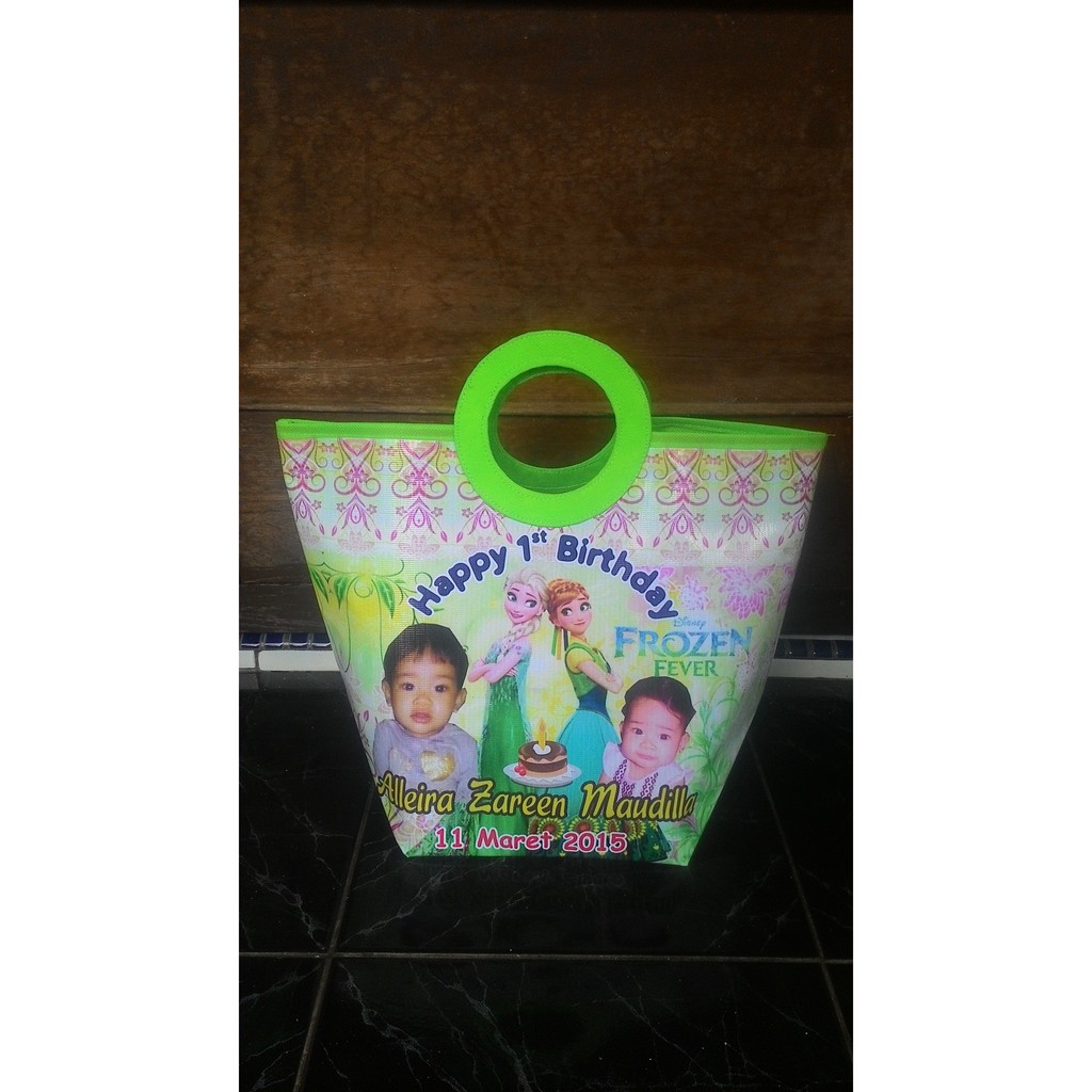 

TAS SOUVENIR ULTAH ANAK BERKUALITAS MODEL PEGANGAN BULAT