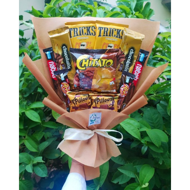 (S) Buket snack serba coklat COWO KEREN /paket/bingkisan Snack Ulang Tahun/Ultah/ Wisuda/Kado/Hadiah