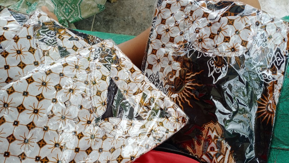 Batik Couple Keluarga Sania Ruffle Ori Ndoro Jowi Motif Wayang Putih