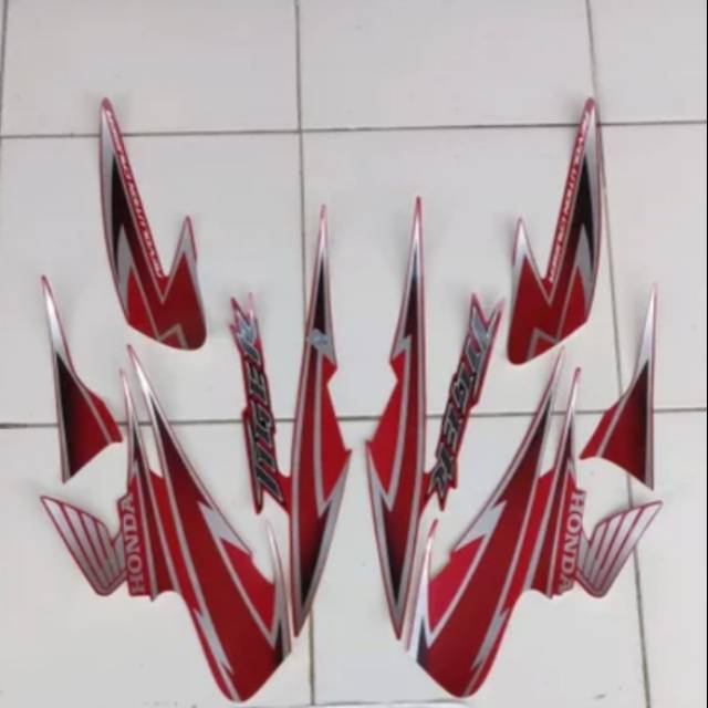 Striping tiger revo 2011 2012 merah