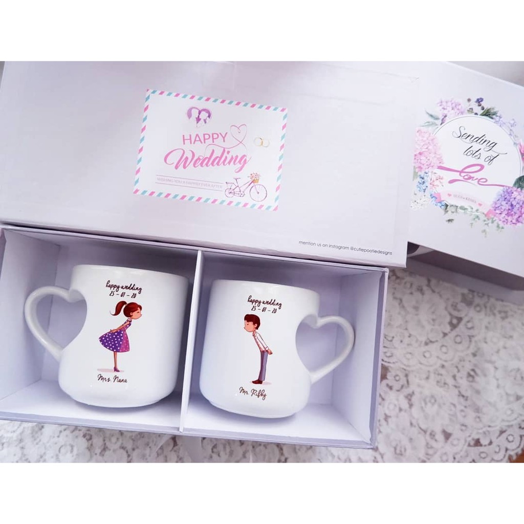 

Hadiah Sweet Kissing Couple - Custom Nama