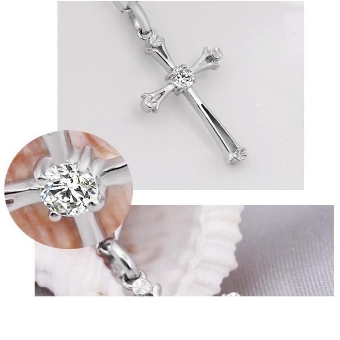 Kalung Rantai Klavikula Dengan Liontin Salib Yesus Kristen Bahan Stainless Steel Untuk Wanita