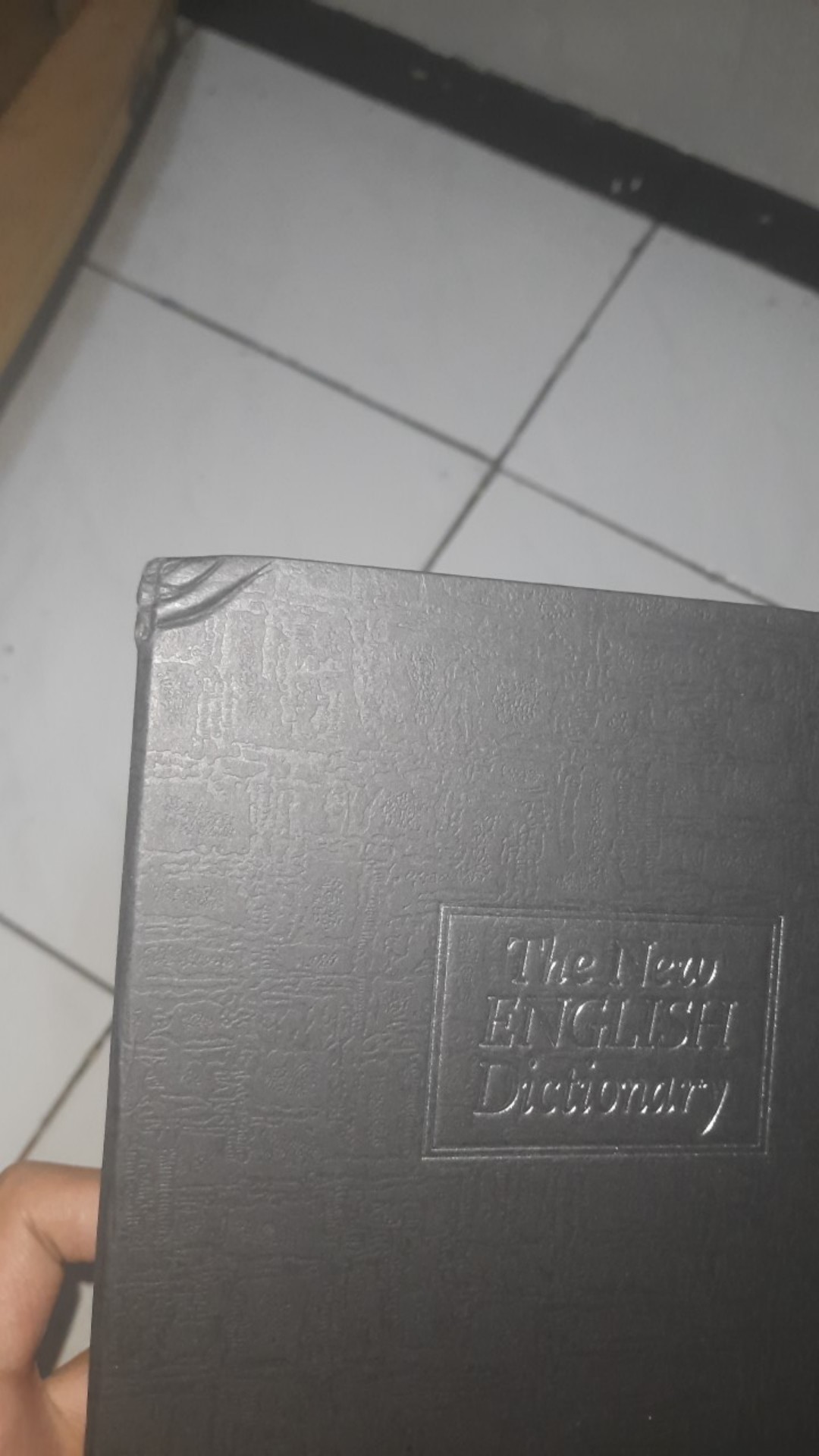 [cod] Kotak Penyimpanan Rahasia / Brangkas Buku