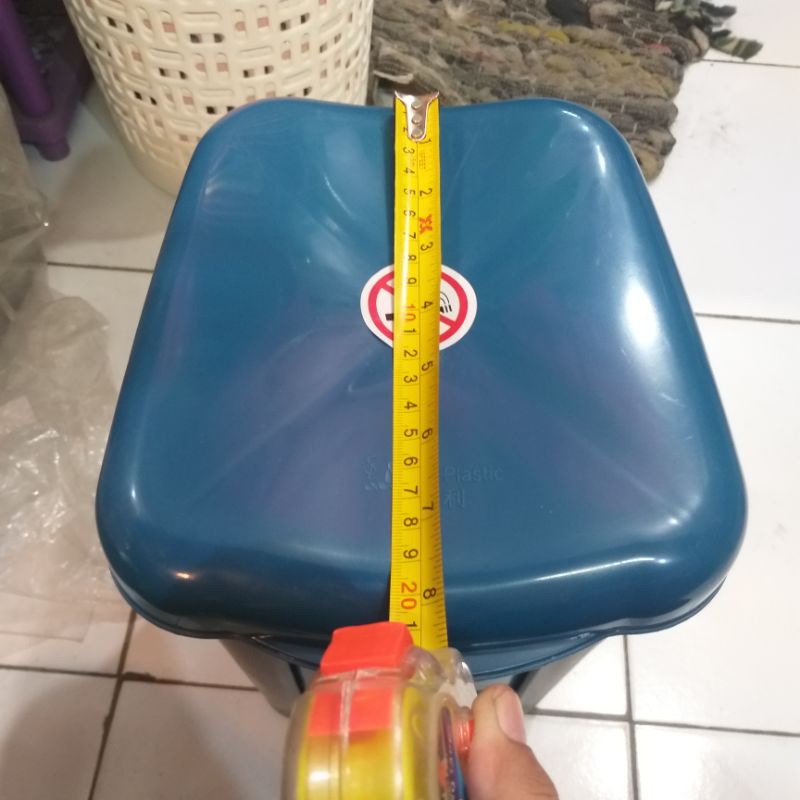 tempat sampah plastik tutup injak kecil 5 liter merk livina S.L plastik-7