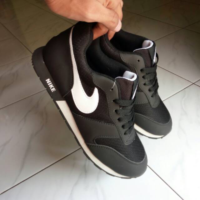 Best seller!!! Sepatu nike md runner / kets nike hitam / Nike waffle trainer