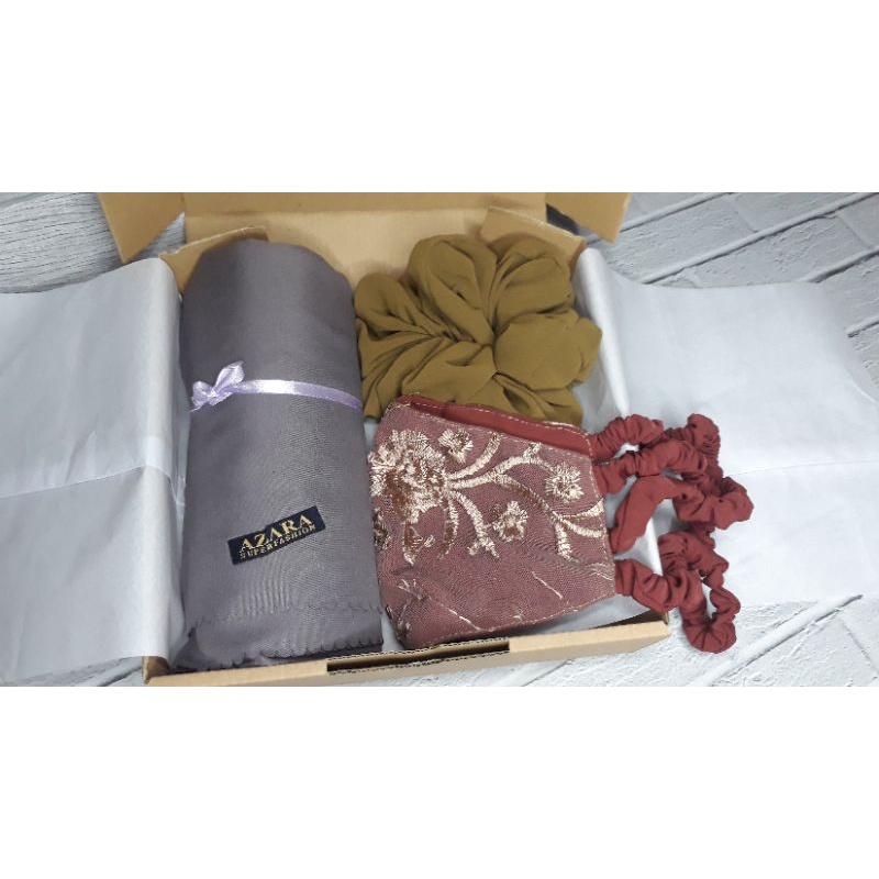 

HAMPERS HIJAB / HAMPERS WISUDA / HAMPERS ULANG TAHUN / KADO WISUDA / KERUDUNG / KADO WEDDING
