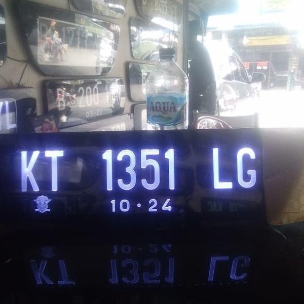 plat nomor akrilik laser mesin terbaru