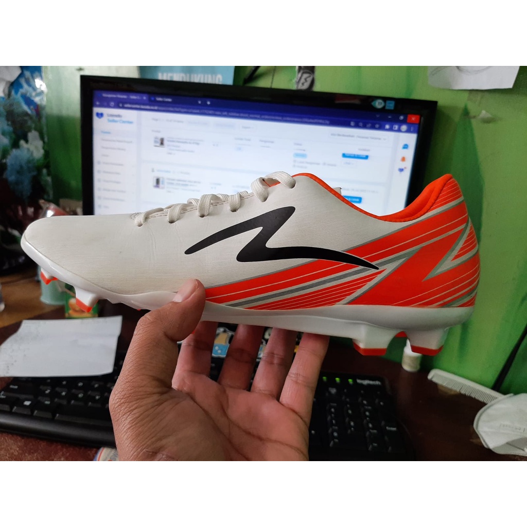 SIZE 40 SPECS ACCELERATOR LINGHTSPEED LS20 FG BEKAS RASA BARU