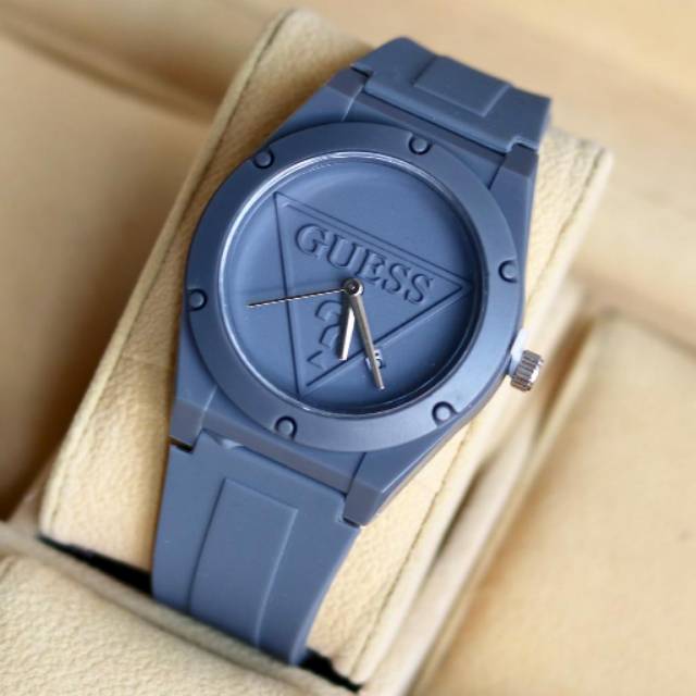 Jam tangan wanita guess rubber