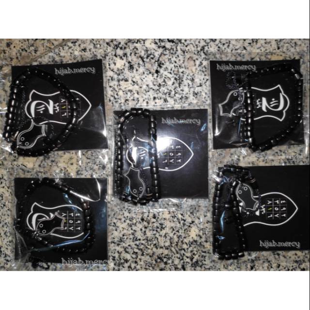 Gelang darkah, terompah, niqop