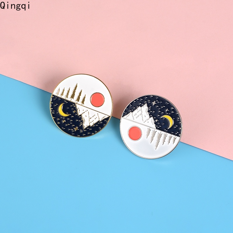 Bros Pin Enamel Bentuk Bulat Motif Gunung Matahari Bulan Bintang Hutan Alam Untuk Hadiah Berkemah Mendaki Luar Ruangan