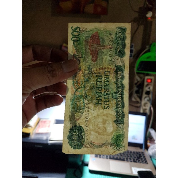 500 RUPIAH BUNGA BANGKAI TH 1982 BEKAS