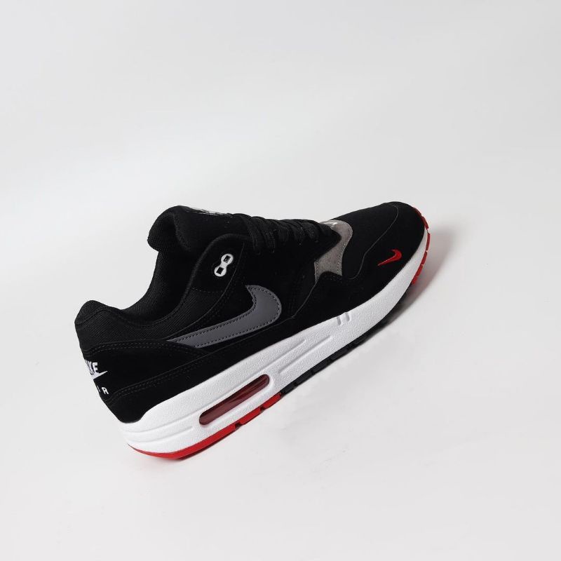 black red nike air