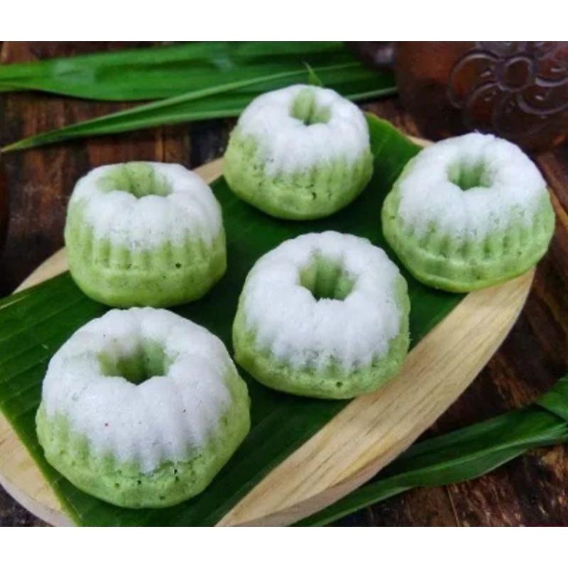 

Kue putu ayu pandan