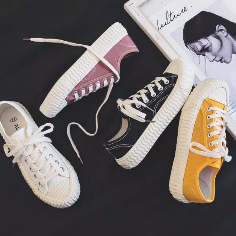 Sepatu Sneaker wanita bertali ~~