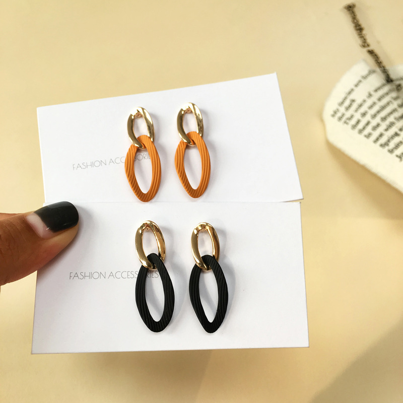 Anting Tusuk Gantung Panjang Desain Geometri Oval hollow Bahan Metal Warna Silver Gaya Korea