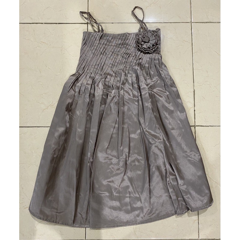 Dress pesta wanita krem