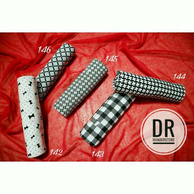 Hijab / Jilbab Segiempat / Square / Monochrome