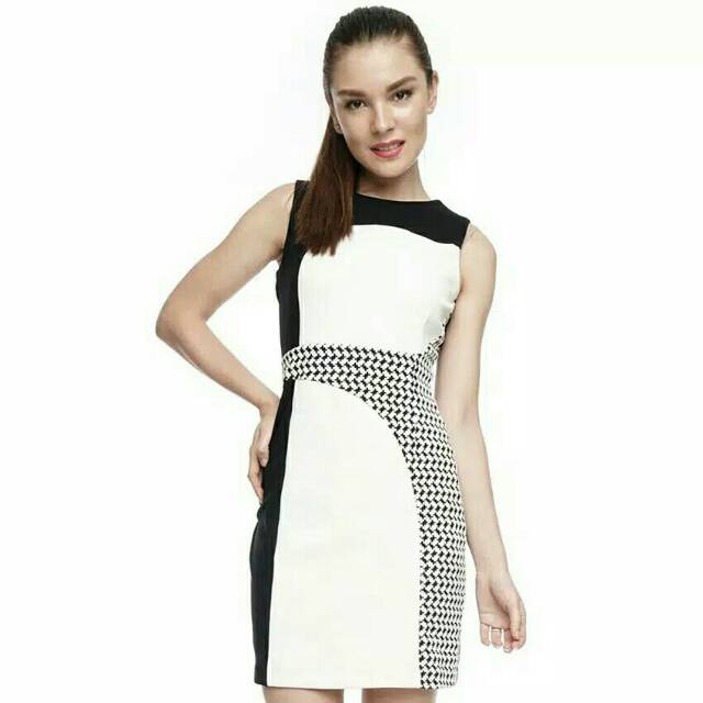 MINIMAL BLOCK TEXTURED DRESS JET BLACK/WHITE