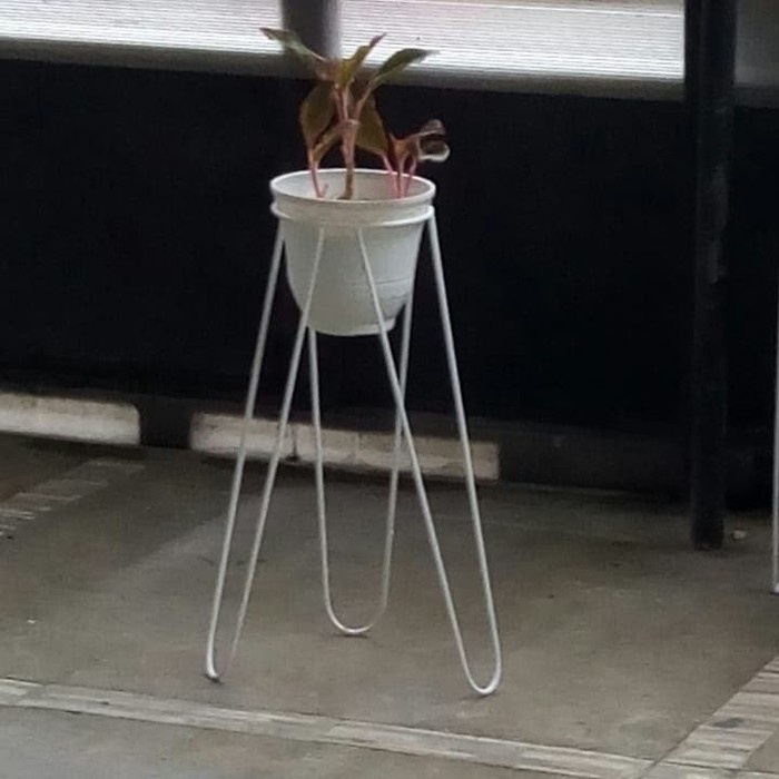 STANDING RAK POT BUNGA MINIMALIS DARI BESI MURAH MERIAH - Putih