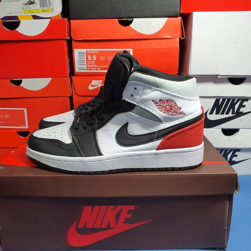 NIKE AIR JORDAN 1 MID “ UNION CHICAGO “