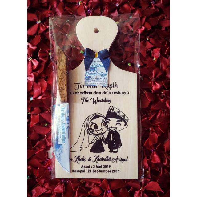 

SOUVENIR PERNIKAHAN KAYU, TELENAN + PISAU KEMAS PERLENGKAPAN PERNIKAHAN UNIK