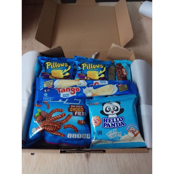 

Hampers Snack Box Kado Ulang Tahun Ukuran 20x20