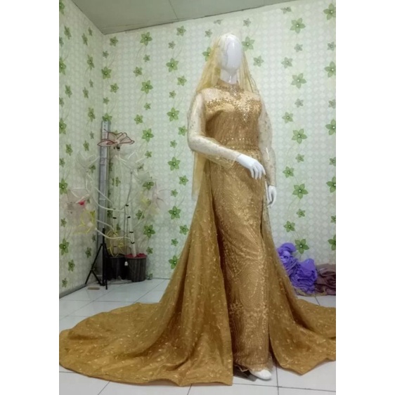 gaun pengantin model slim warna gold lengkap dengan slayer