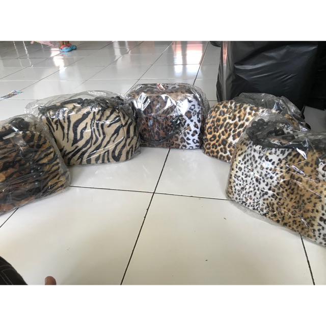 Tas macan leopard bulu