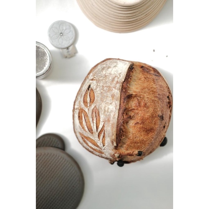 

Haruyuki.id Cinnamon Raisin Walnut sourdough country bread