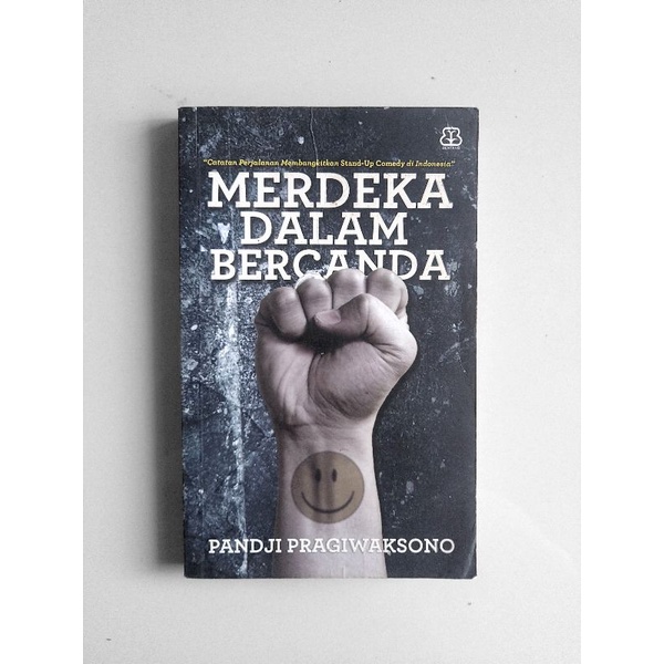 (Preloved) Merdeka dalam Bercanda - Pandji Pragiwaksono. Original Bekas
