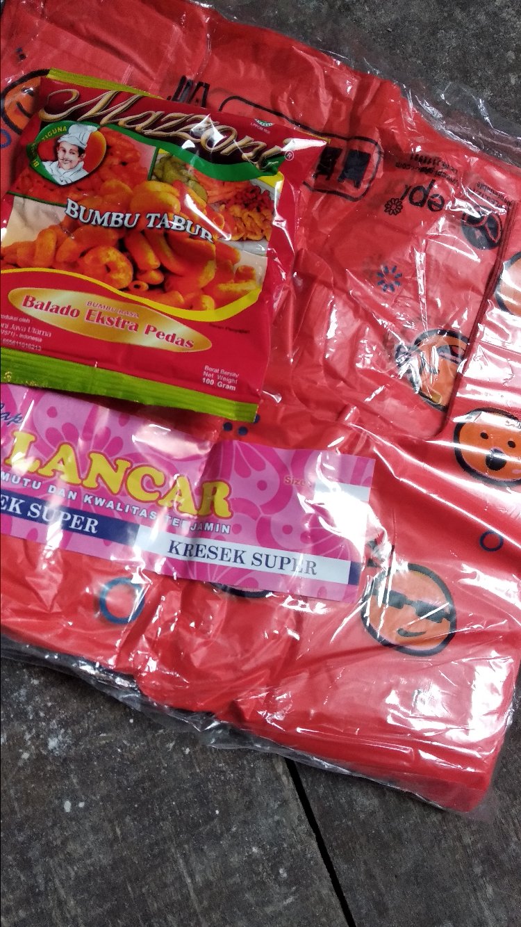 Kantong Plastik Smile Ukuran 28