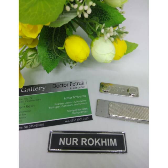 

Name tag black mewah bahan aluminium lapis fiber
