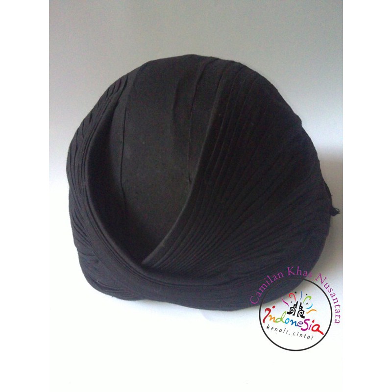 

Blangkon Hitam Polos Pendek Mataraman*Medium Quality
