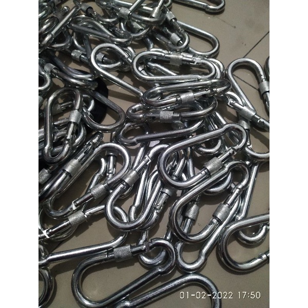 carabiner karabiner besi jumbo foto real