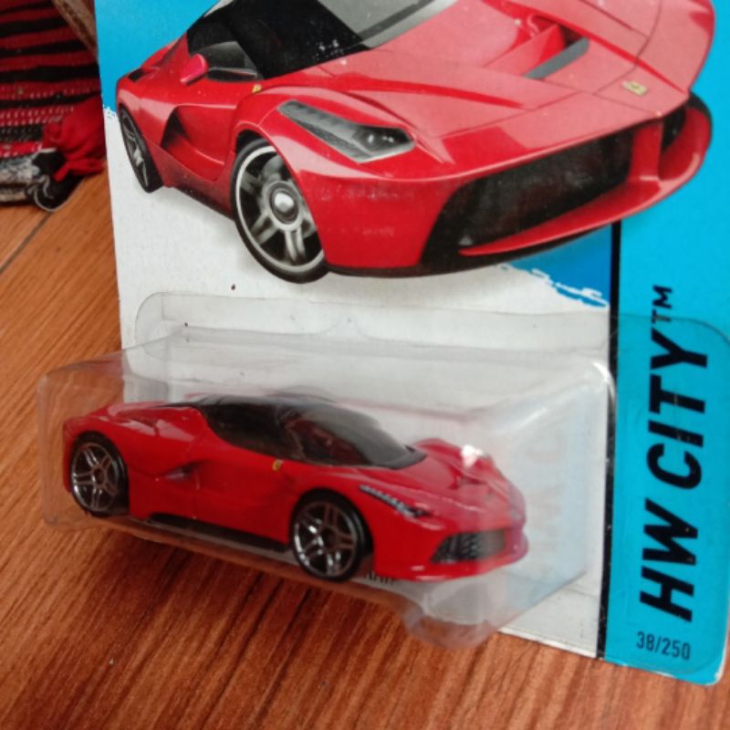 hotwheels ferrari merah laferrari