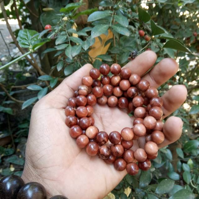 Gelang kayu bertuah