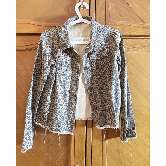 Preloved jaket jeans leopard brand Ada women