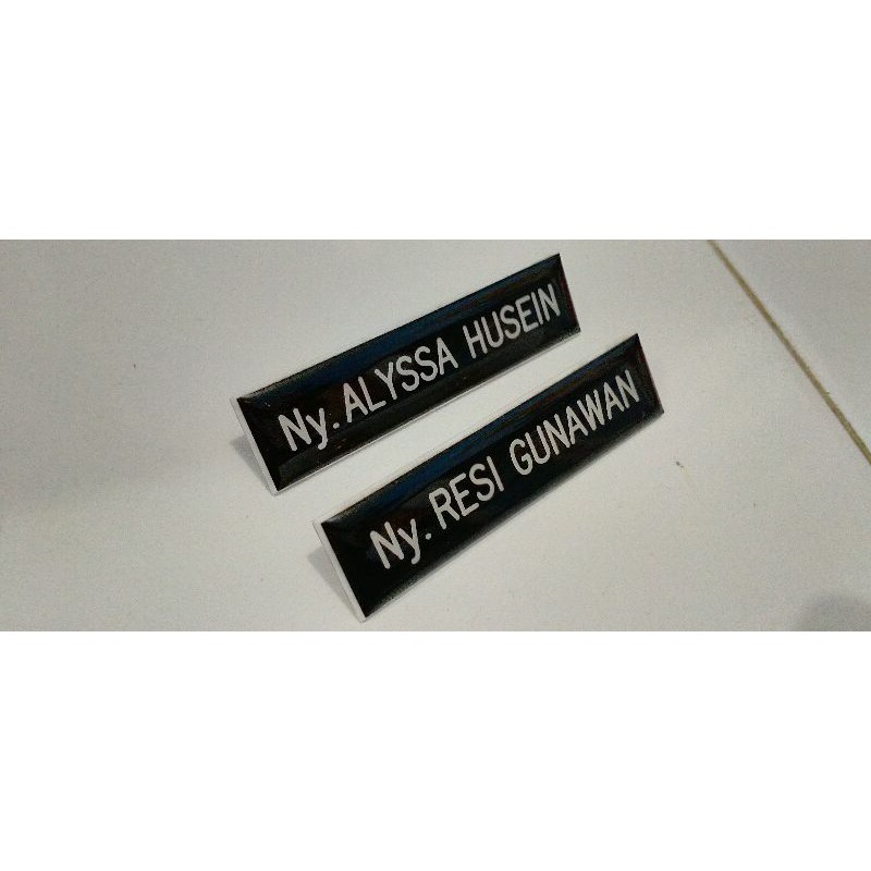 

Papan Nama Resin Peniti/Nametage Resin Peniti