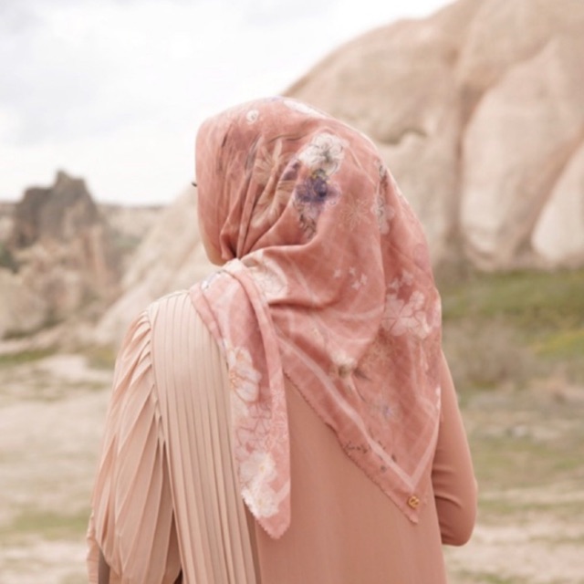 Buttonscarves sofya spice